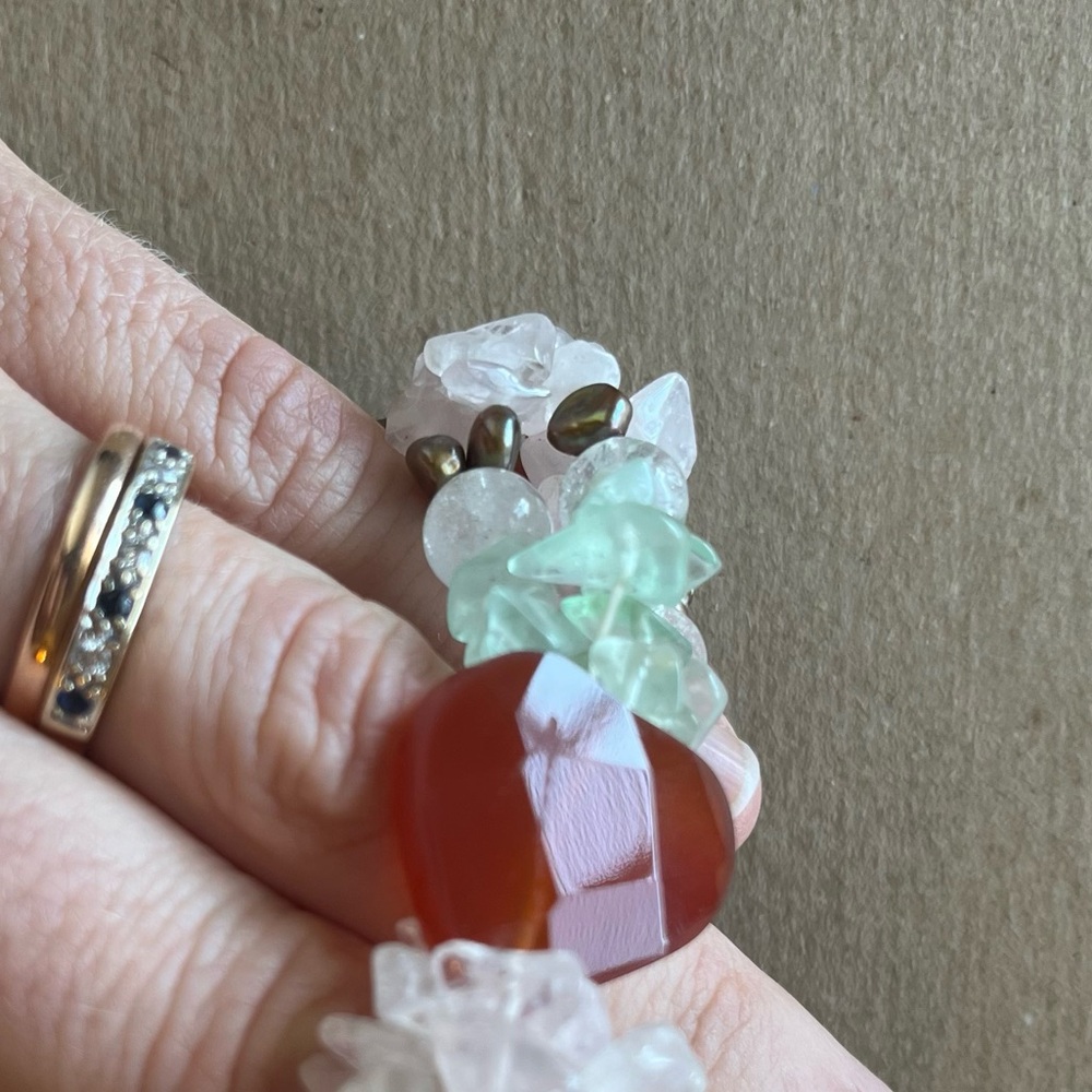 Gemstone Bracelet - pearls, quartz, carnelian on stretchy band - Picture 4 of 6